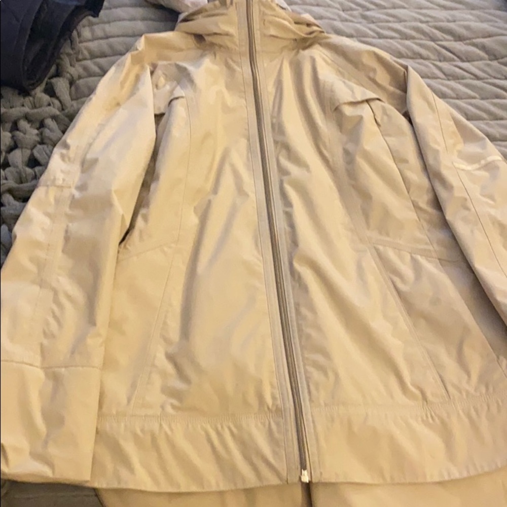 Lululemon Women’s rain jacket